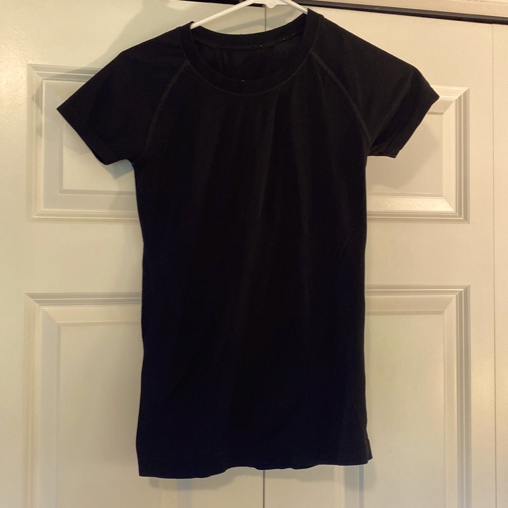 SUPER LIGHT BLACK ATHLETIC SHIRT